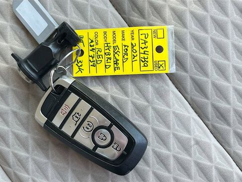Used 2021 Ford Escape SE w/ SE Sport Appearance Package image 29