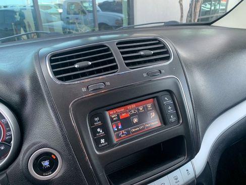 Used 2015 Dodge Journey SXT w/ Flexible Seating Group image 2