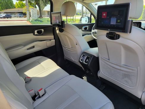 Used 2022 Kia Sorento S w/ Panoramic Sunroof Package FWD image 7
