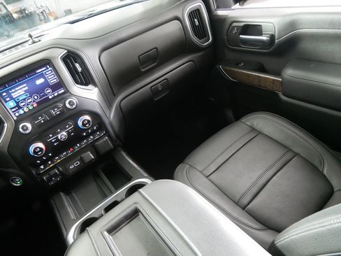 Used 2022 GMC Sierra 3500 Denali w/ Denali Black Diamond Edition AWD/4WD image 11