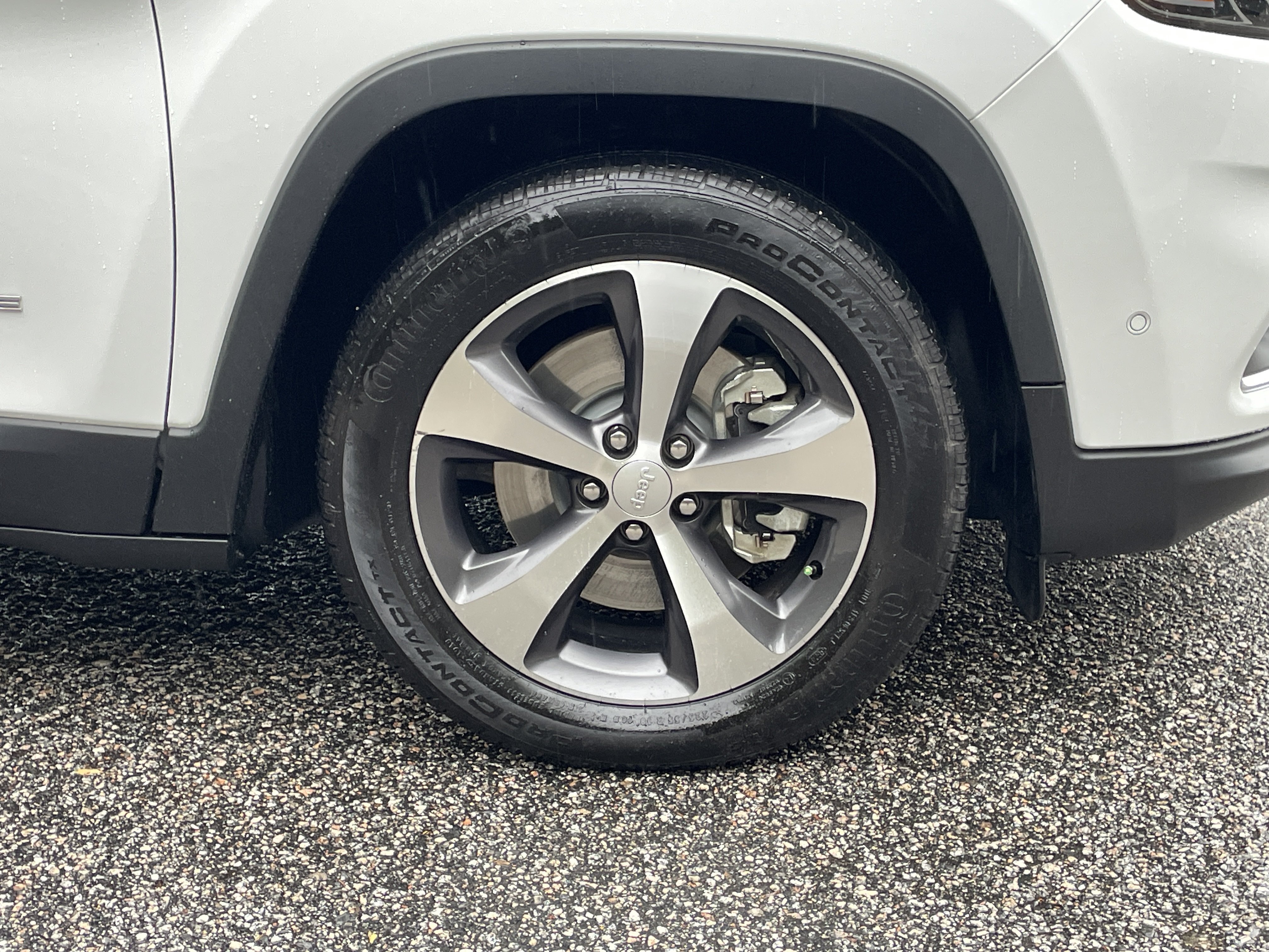Used 2021 Jeep Cherokee Limited w/ Elite Package FWD image 12