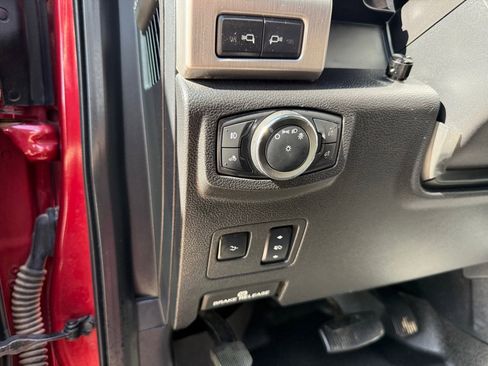 Used 2017 Ford F250 Platinum w/ FX4 Off-Road Package AWD/4WD image 28