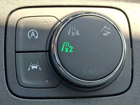 Used 2023 Chevrolet Traverse LT w/ LPO, Floor Liner Package image 25