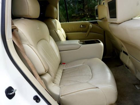 Used 2011 INFINITI QX56 2WD w/ Deluxe Touring Pkg image 22