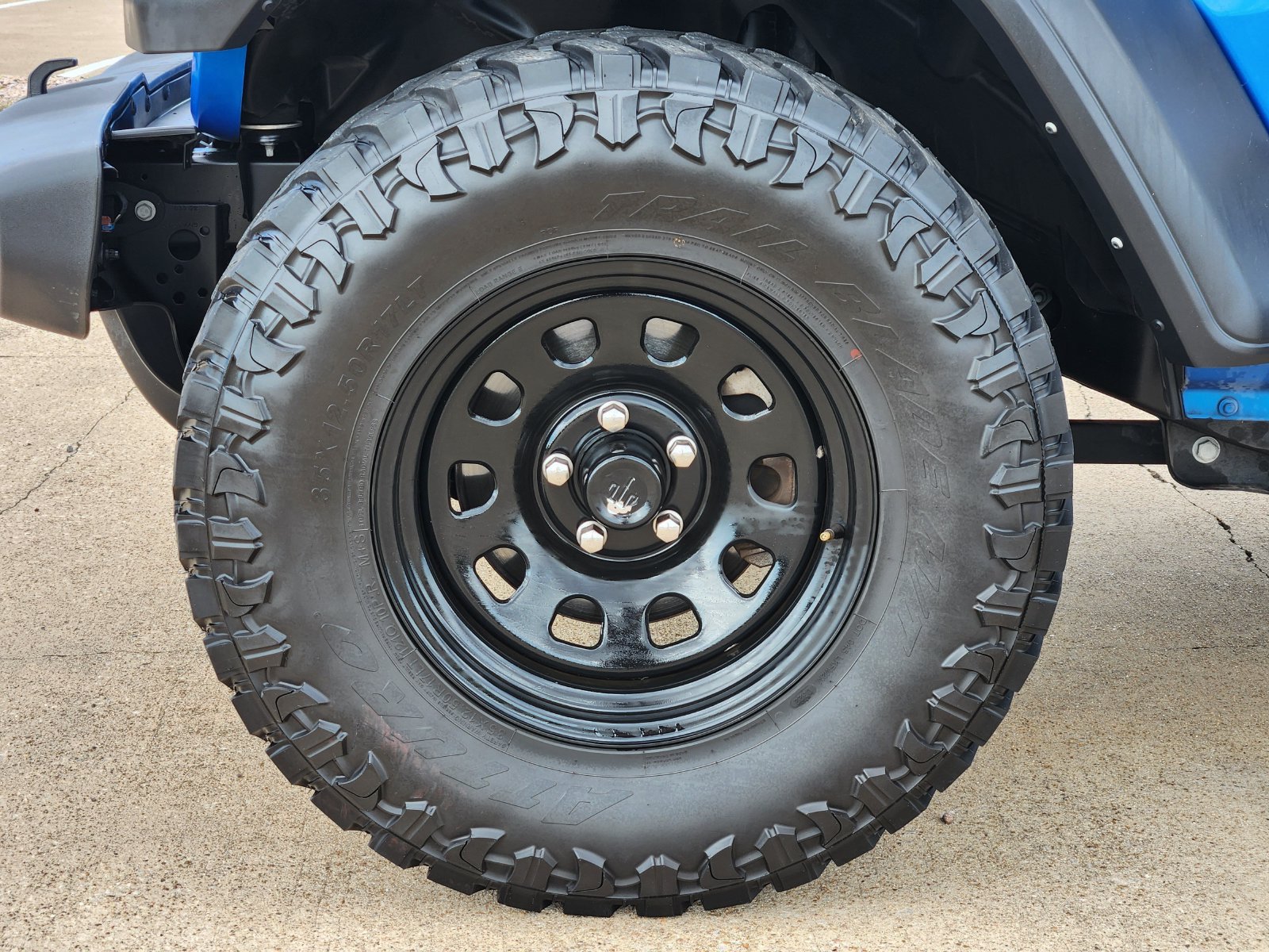 Used 2022 Jeep Wrangler Sport AWD/4WD image 19