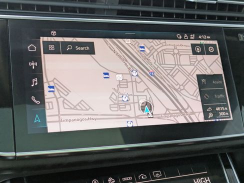 Used 2023 Audi Q8 Premium image 18