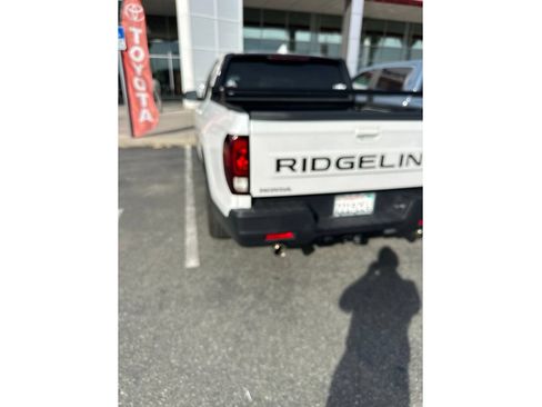 Used 2025 Honda Ridgeline Sport image 4