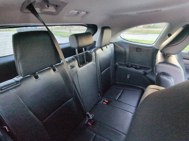 Used 2025 Toyota Highlander XLE FWD image 6