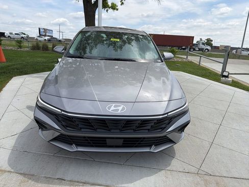 New 2026 Hyundai Elantra Limited FWD image 8