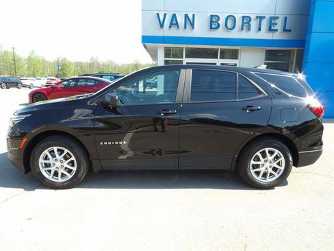 Certified 2023 Chevrolet Equinox LS w/ LS Convenience Package AWD/4WD image 2