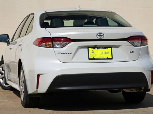 Used 2025 Toyota Corolla LE FWD image 5