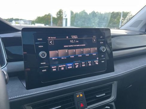 Certified 2025 Volkswagen Taos SE image 15