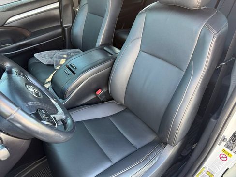 Used 2019 Toyota Highlander XLE AWD/4WD image 33