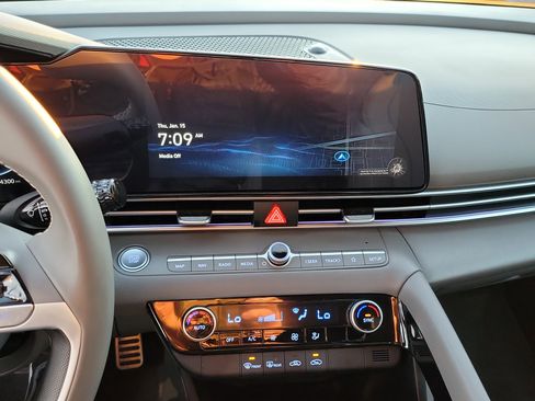 Certified 2025 Hyundai Elantra SEL image 10