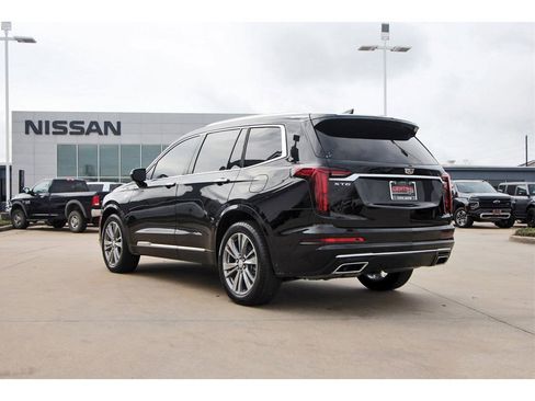 Used 2025 Cadillac XT6 Premium Luxury image 4