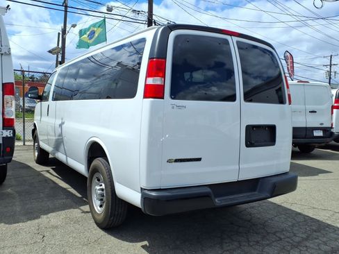 Used 2024 Chevrolet Express 3500 LS RWD image 4