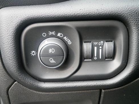 Used 2019 RAM 1500 Big Horn image 8