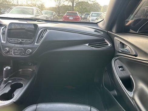 Used 2017 Chevrolet Malibu LT w/ Leather Package image 17