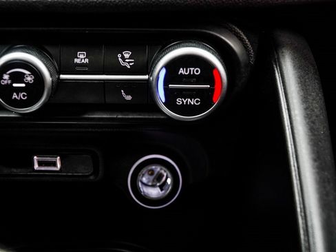 Used 2023 Alfa Romeo Giulia Veloce image 23