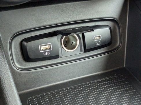 Used 2025 Hyundai Venue SE image 23