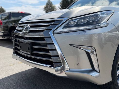 Used 2017 Lexus LX 570 4WD w/ Luxury Package image 22