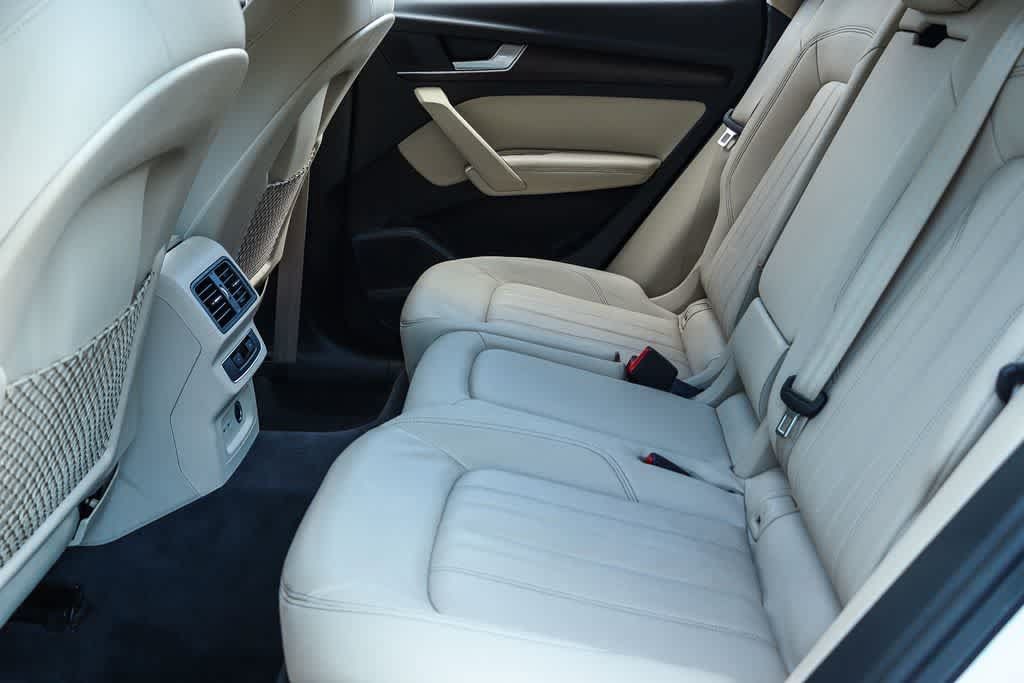 Used 2023 Audi Q5 2.0T Premium Plus w/ Premium Plus Package AWD/4WD image 19