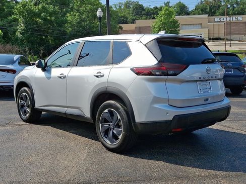 Used 2025 Nissan Rogue SV FWD image 6