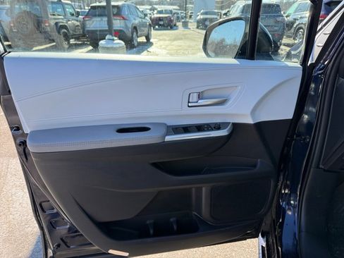 Used 2025 Toyota Sienna XLE image 33