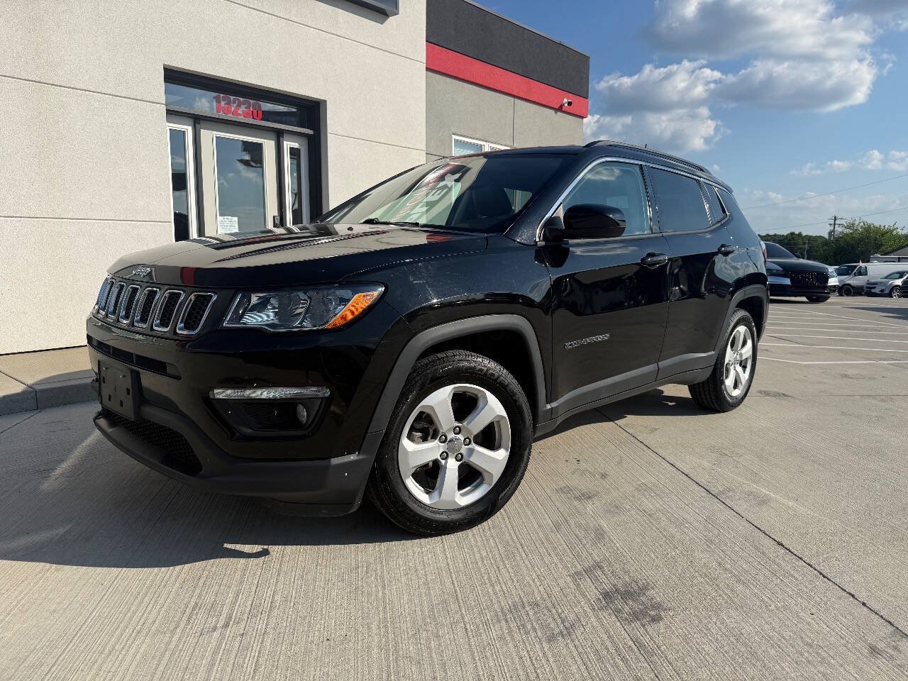 Used 2019 Jeep Compass Latitude FWD image 2