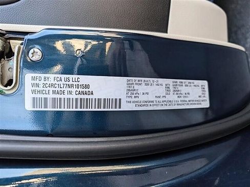 Used 2022 Chrysler Pacifica Touring-L w/ Uconnect Theater Family Group FWD image 33