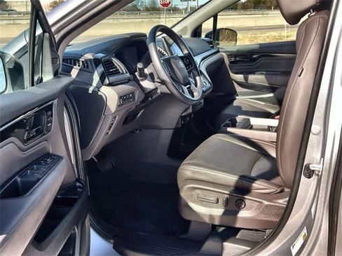 Certified 2023 Honda Odyssey Touring image 3