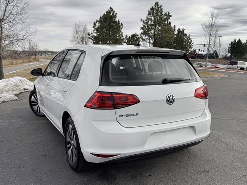 Used 2016 Volkswagen e-Golf SE image 6