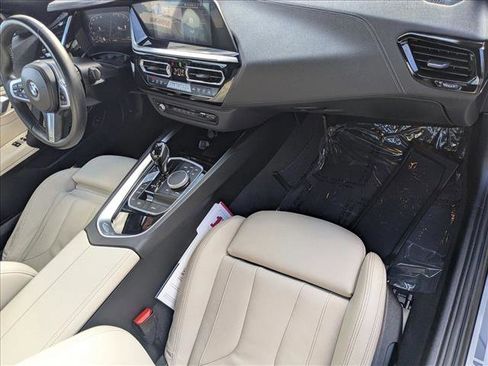 Used 2023 BMW Z4 sDrive30i w/ Dynamic Handling Package image 21