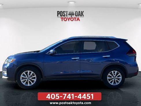 Used 2018 Nissan Rogue SV FWD image 2