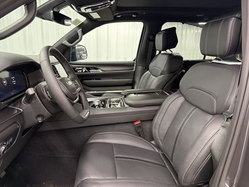 New 2026 Jeep Grand Wagoneer Summit image 18