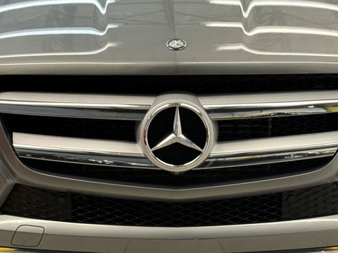 Used 2016 Mercedes-Benz GL 320 BlueTEC 4MATIC w/ Premium I Package image 5