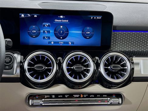 New 2025 Mercedes-Benz GLB 250 4MATIC image 16