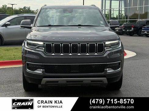 Used 2022 Jeep Wagoneer Series III w/ Premium Group I AWD/4WD image 2