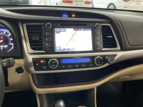 Used 2016 Toyota Highlander XLE image 14