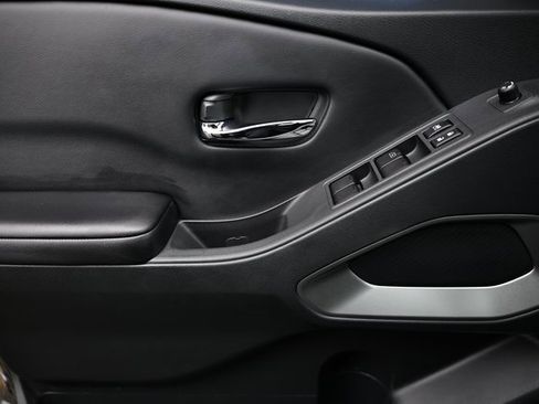 Used 2025 Nissan Frontier SV w/ SV Convenience Package image 15