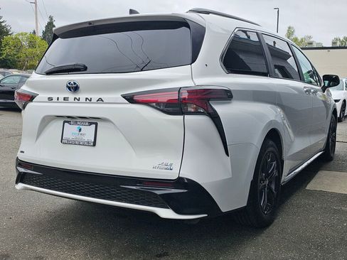 Used 2024 Toyota Sienna XSE AWD/4WD image 5