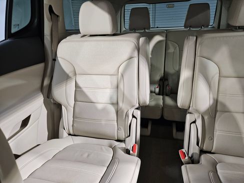 Used 2023 GMC Acadia Denali AWD/4WD image 12