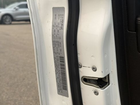 Used 2019 Jeep Cherokee Limited AWD/4WD image 38