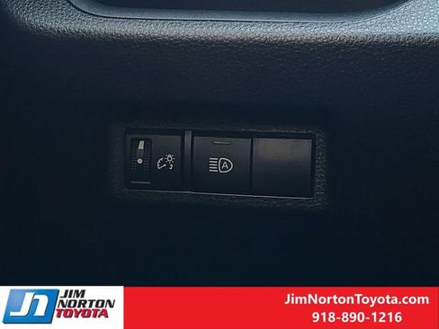 Used 2020 Toyota RAV4 LE image 23