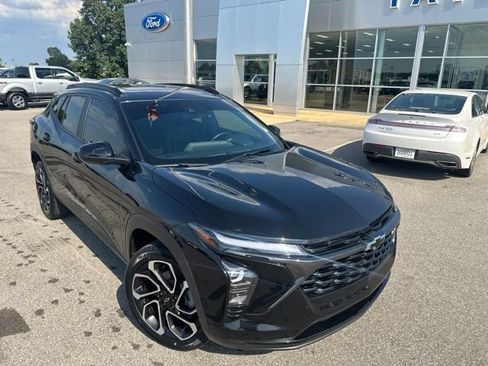 Used 2024 Chevrolet Trax RS w/ Sunroof Package FWD image 6