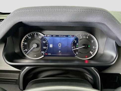 Used 2023 Land Rover Defender 110 AWD/4WD image 11