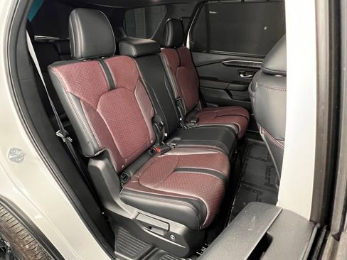 Used 2025 Honda Pilot Black Edition image 28