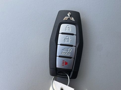 New 2025 Mitsubishi Outlander SE image 39