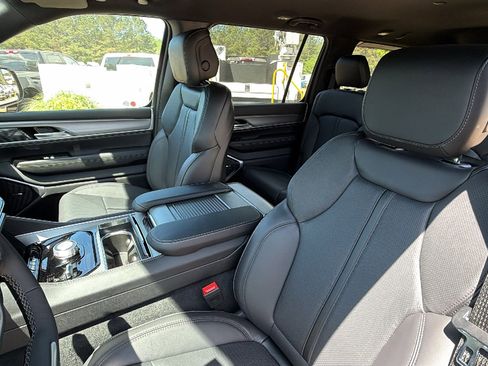 New 2026 Jeep Grand Wagoneer Limited AWD/4WD image 17