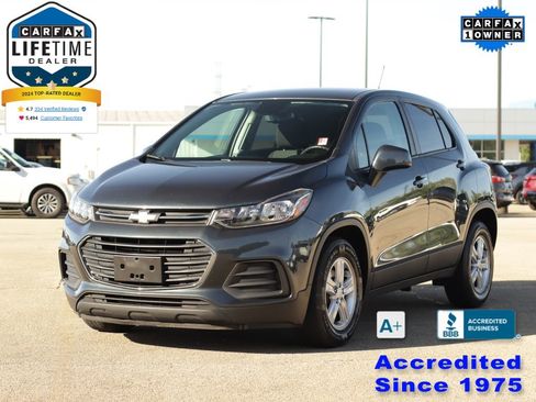Used 2021 Chevrolet Trax LS w/ Tint and Cruise Package FWD image 3